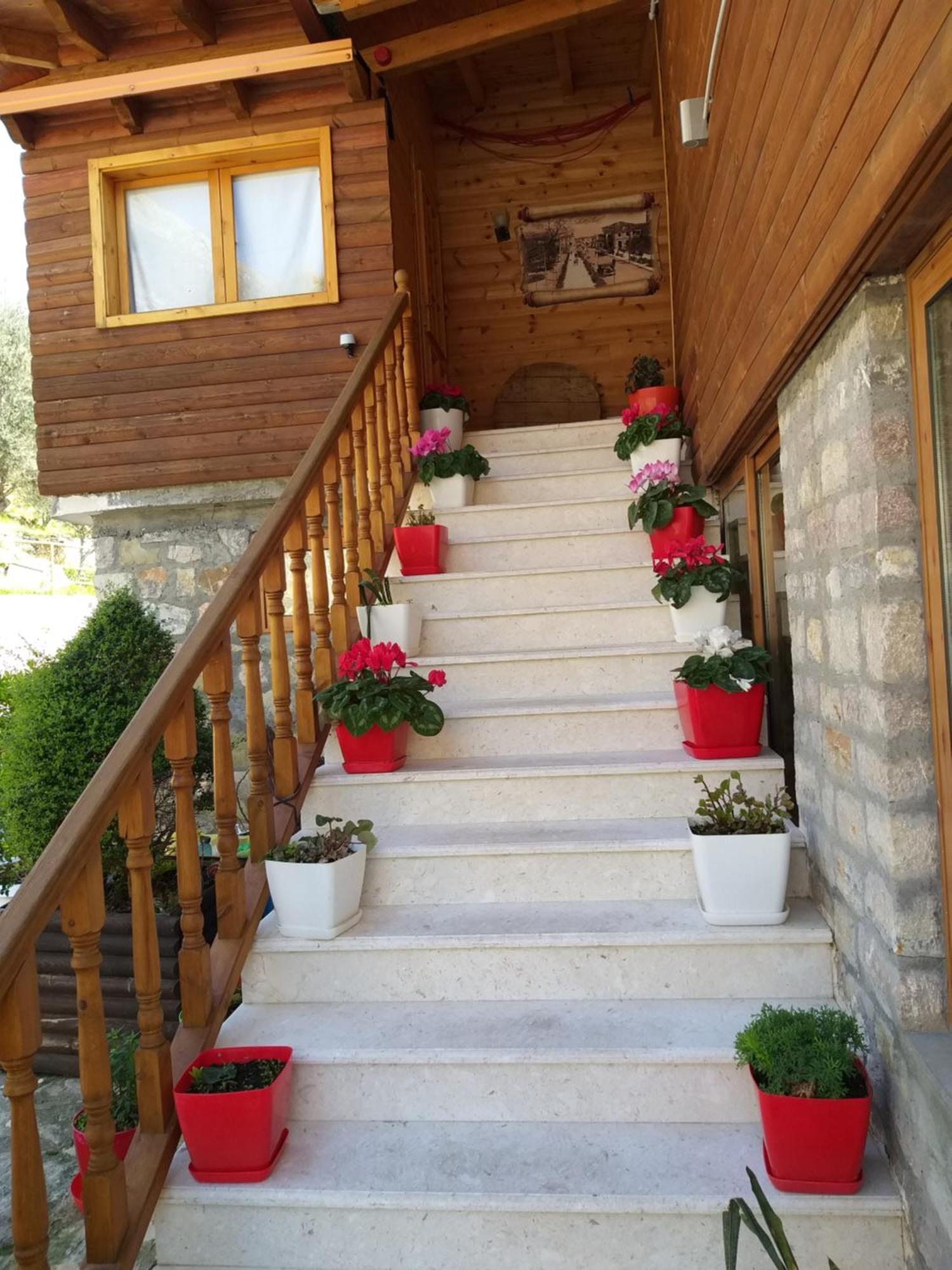 Hotel Shpija E Gjyshit Canaj Bagian luar foto