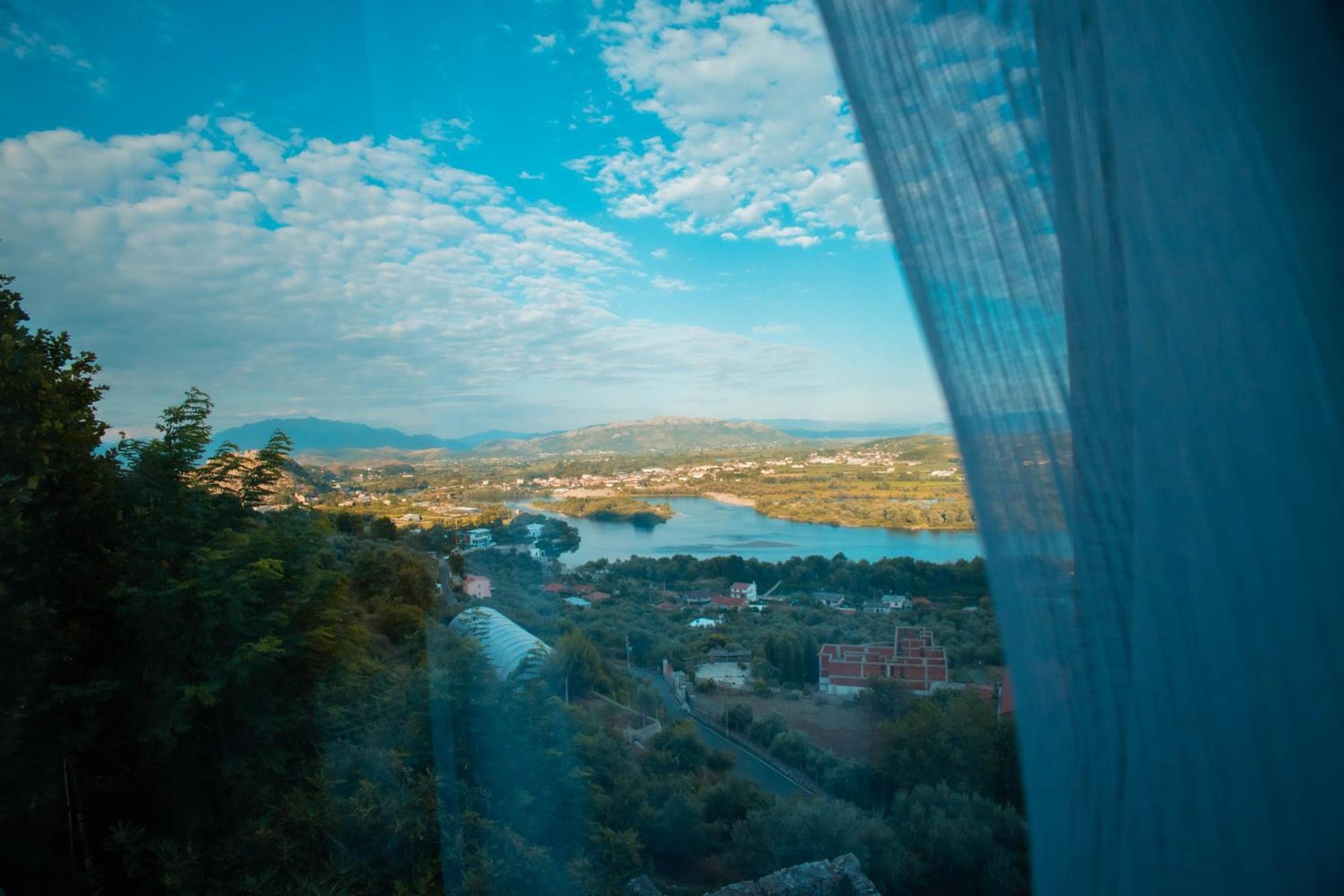 Hotel Shpija E Gjyshit Canaj Bagian luar foto