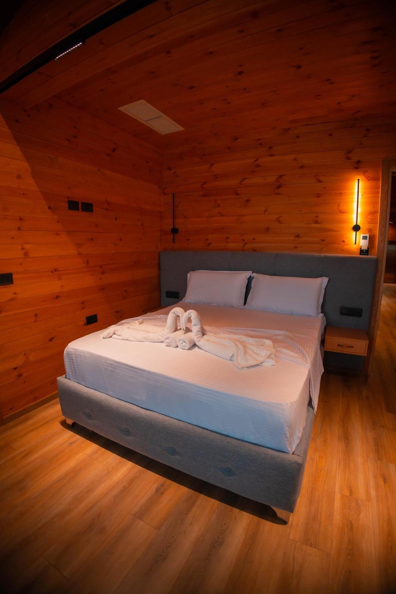 Hotel Shpija E Gjyshit Canaj Bagian luar foto