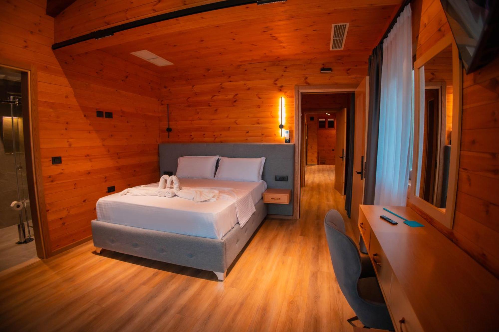 Hotel Shpija E Gjyshit Canaj Bagian luar foto