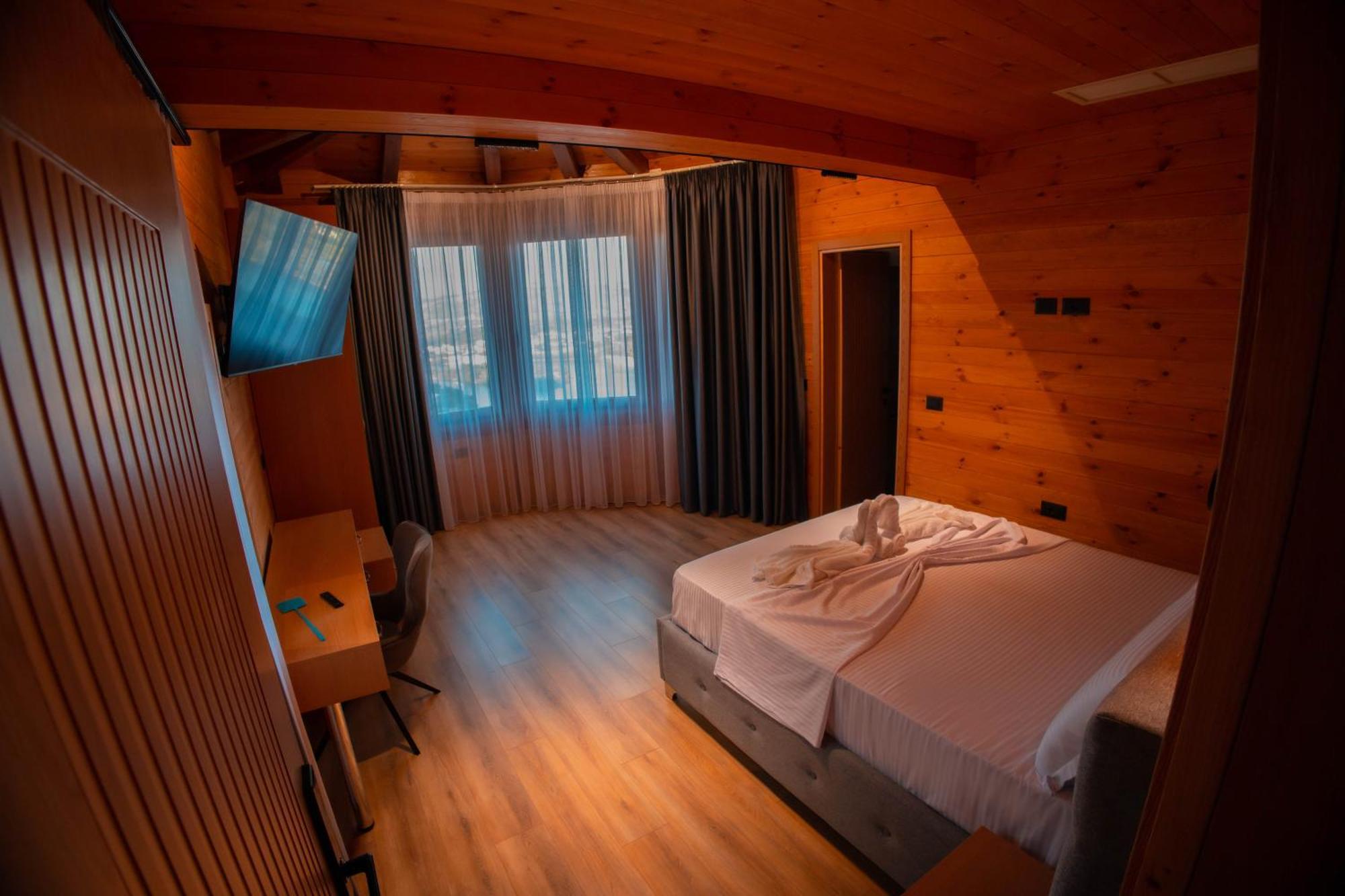 Hotel Shpija E Gjyshit Canaj Bagian luar foto