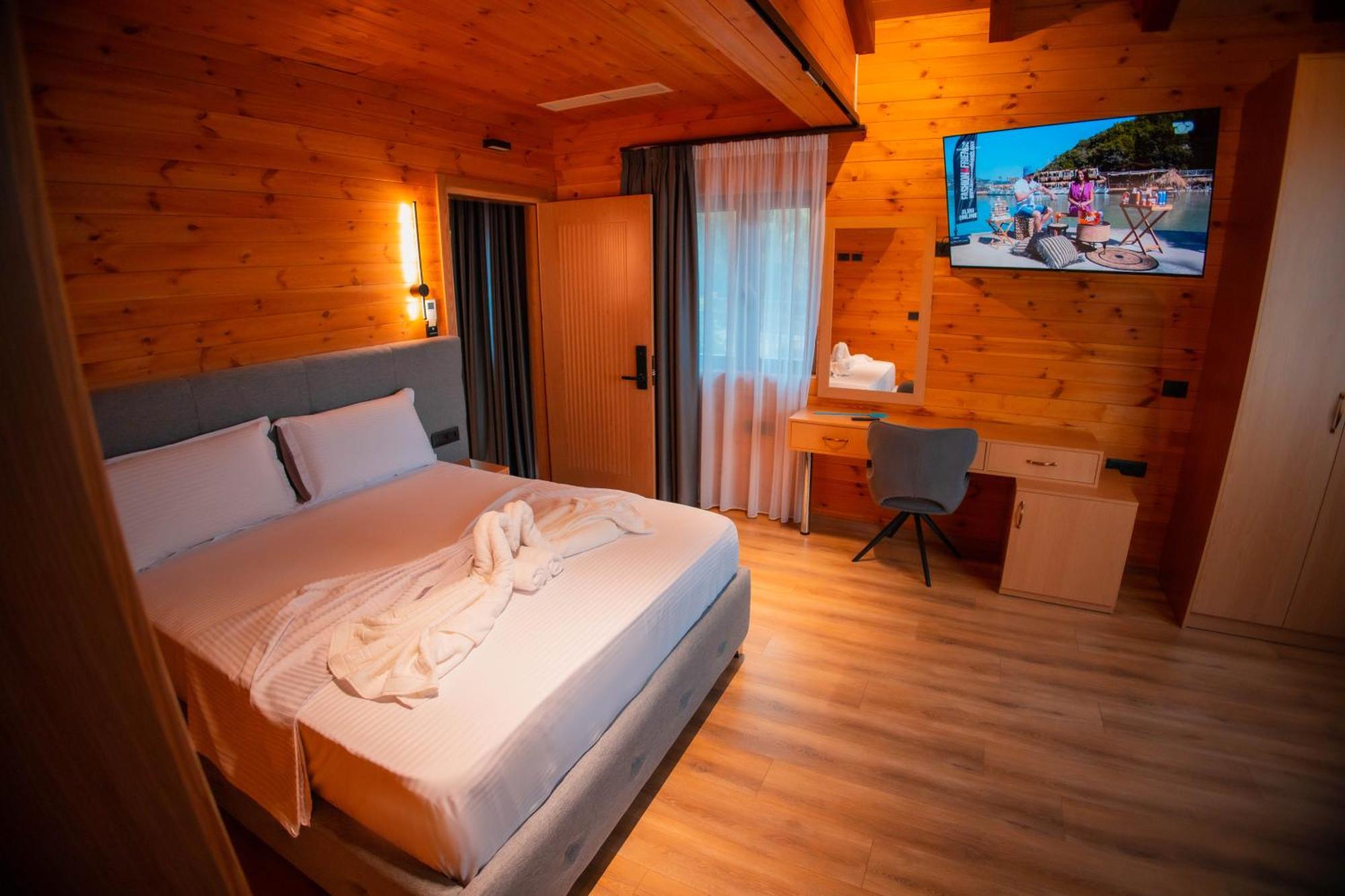 Hotel Shpija E Gjyshit Canaj Bagian luar foto