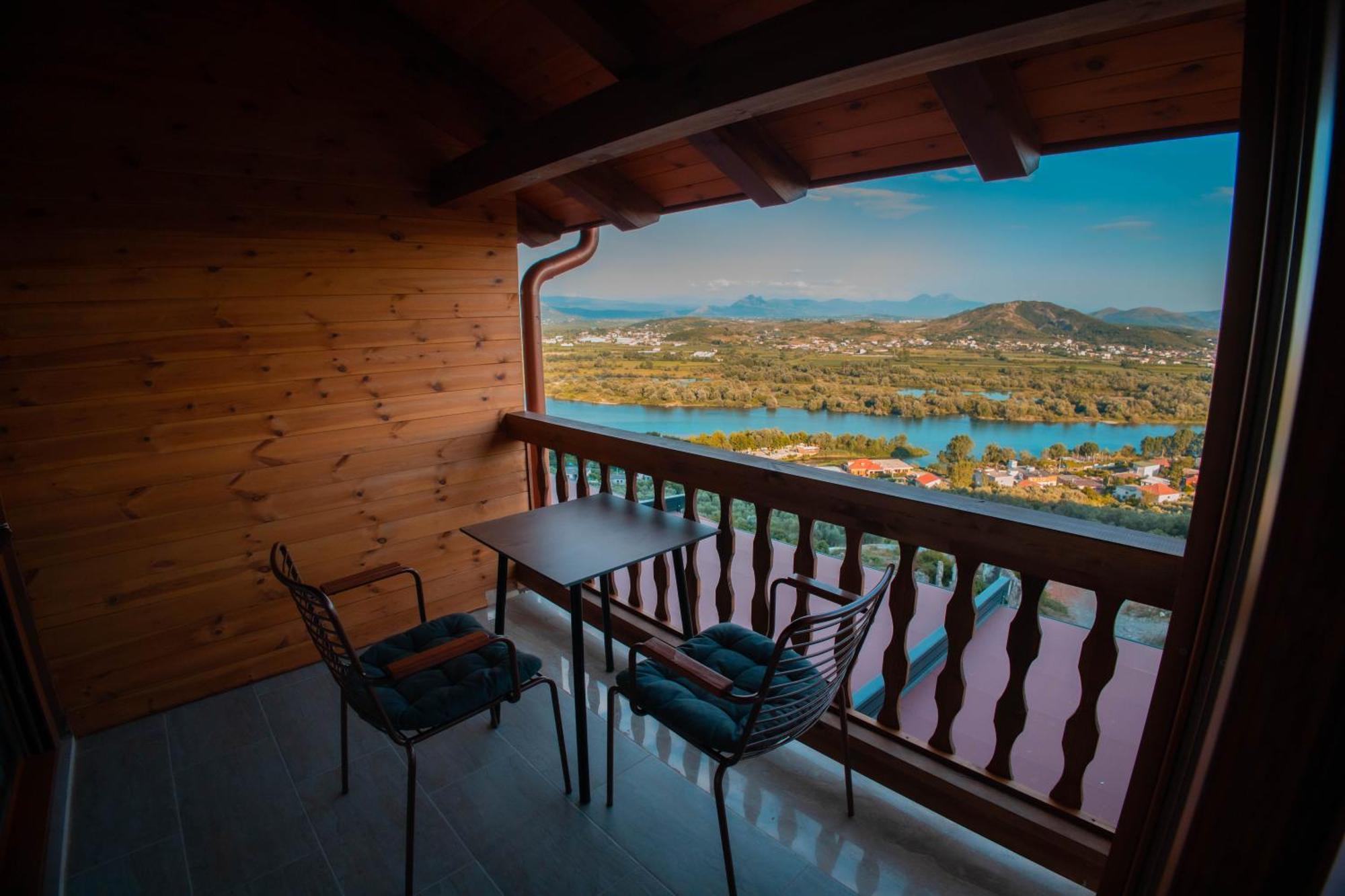 Hotel Shpija E Gjyshit Canaj Bagian luar foto