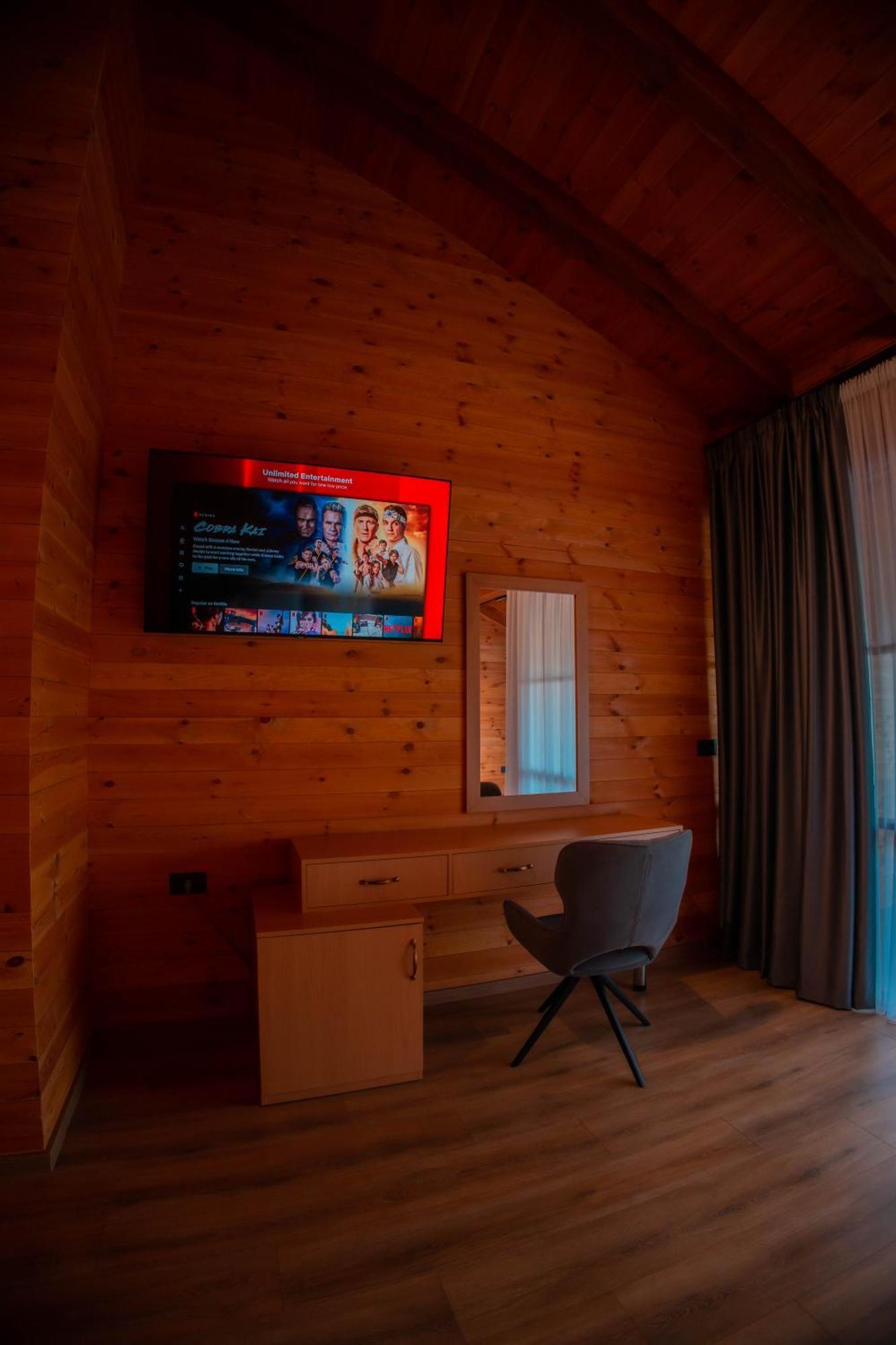 Hotel Shpija E Gjyshit Canaj Bagian luar foto