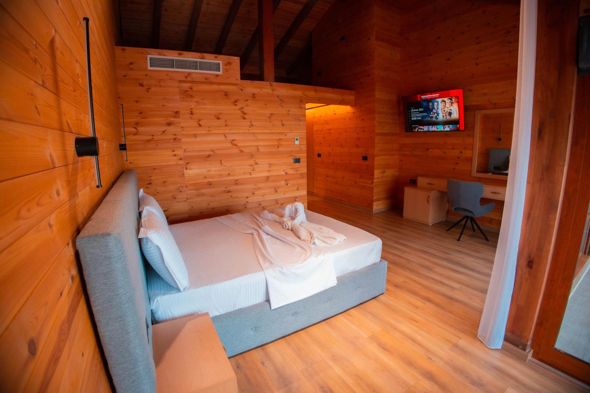 Hotel Shpija E Gjyshit Canaj Bagian luar foto