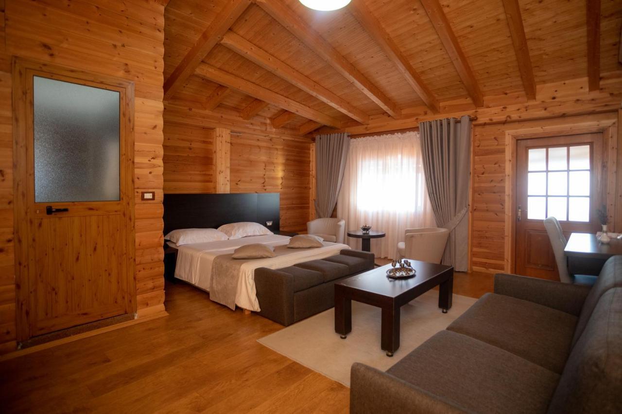 Hotel Shpija E Gjyshit Canaj Bagian luar foto