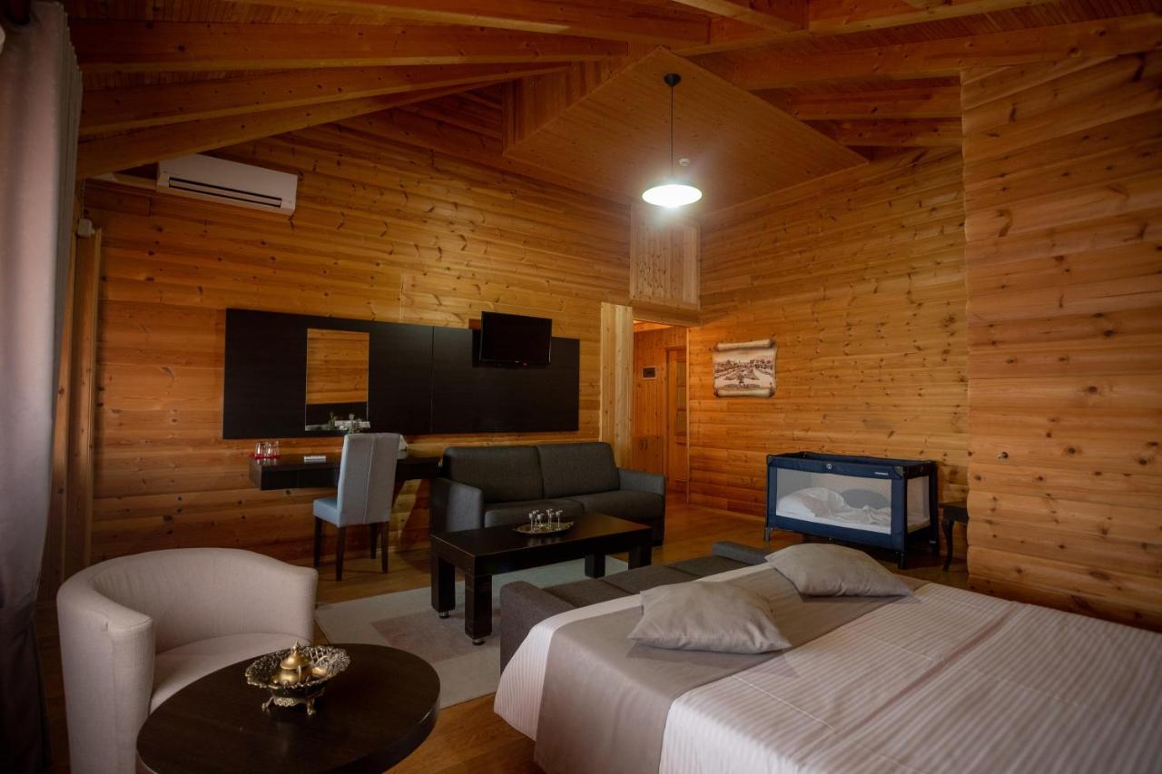Hotel Shpija E Gjyshit Canaj Bagian luar foto