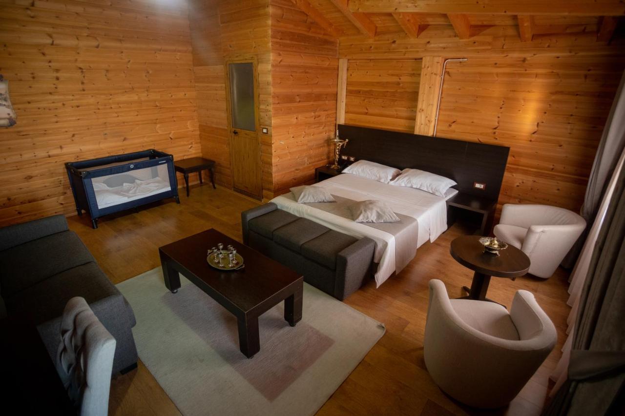 Hotel Shpija E Gjyshit Canaj Bagian luar foto
