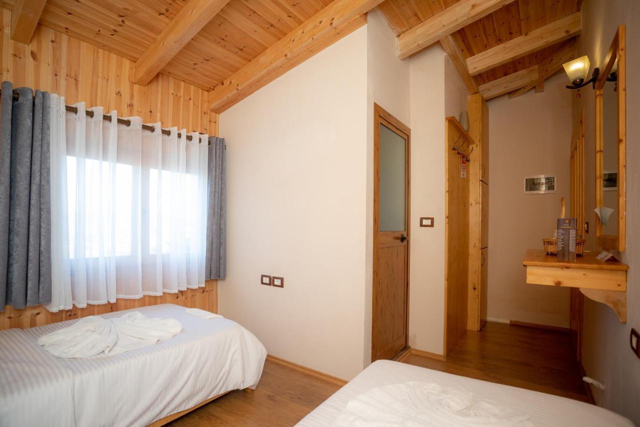 Hotel Shpija E Gjyshit Canaj Bagian luar foto