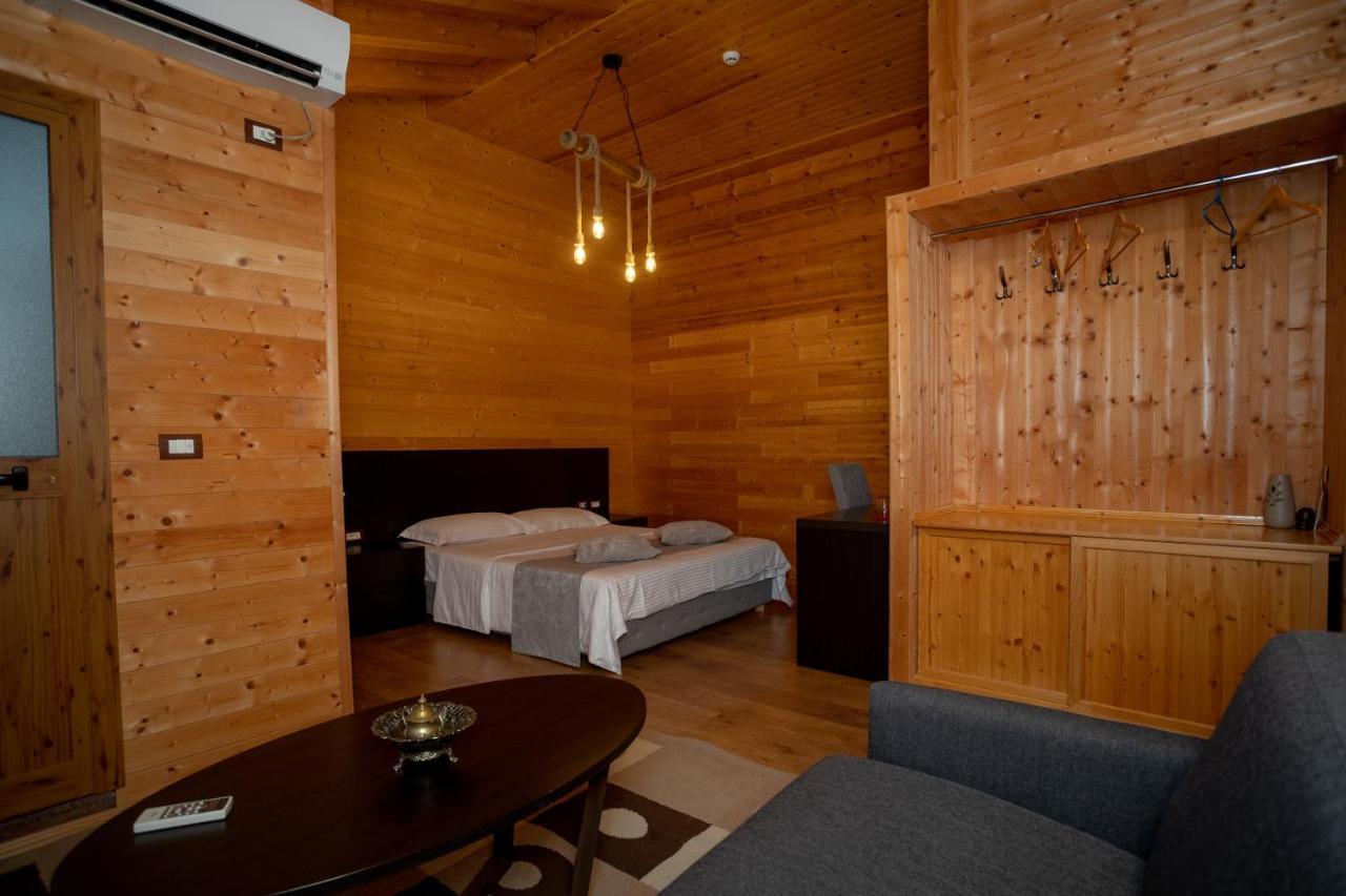 Hotel Shpija E Gjyshit Canaj Bagian luar foto