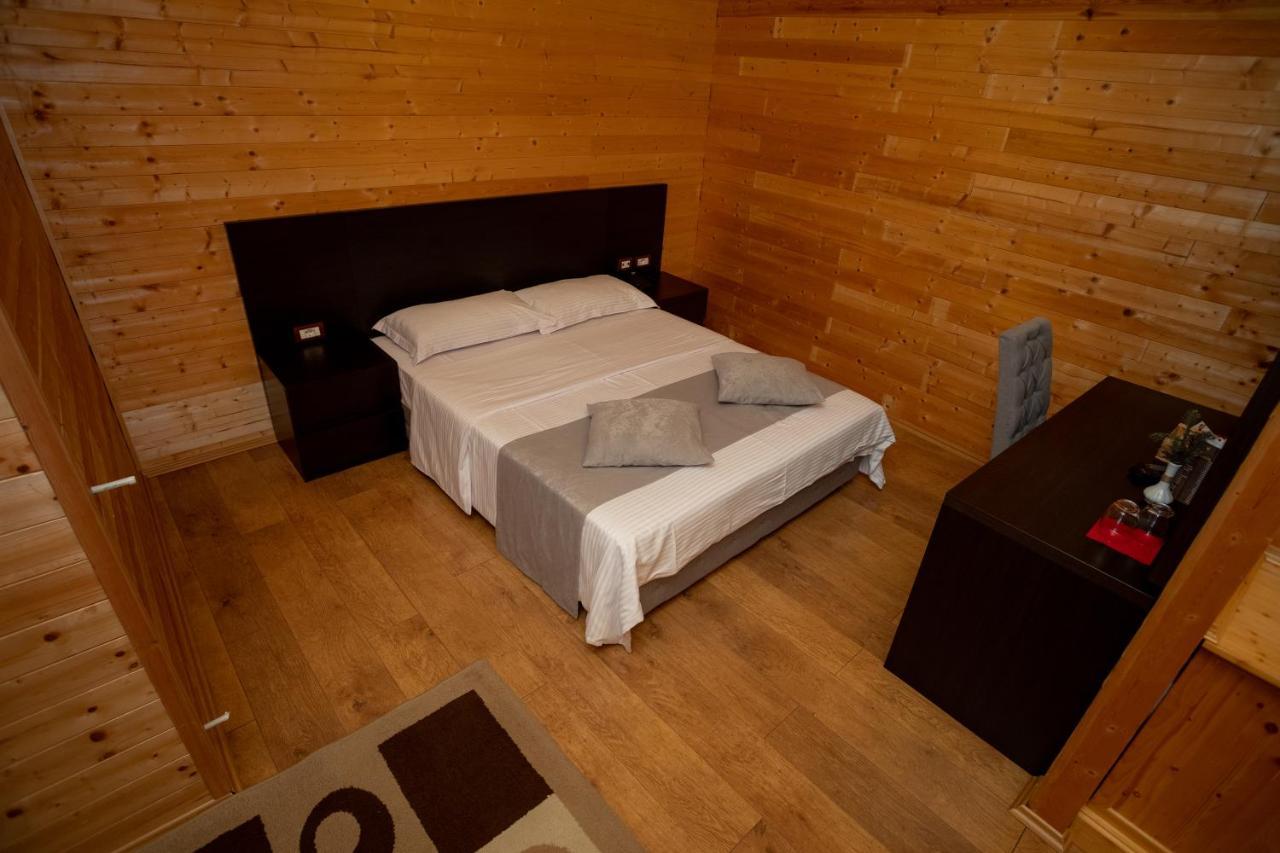 Hotel Shpija E Gjyshit Canaj Bagian luar foto