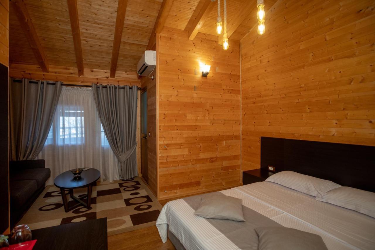 Hotel Shpija E Gjyshit Canaj Bagian luar foto