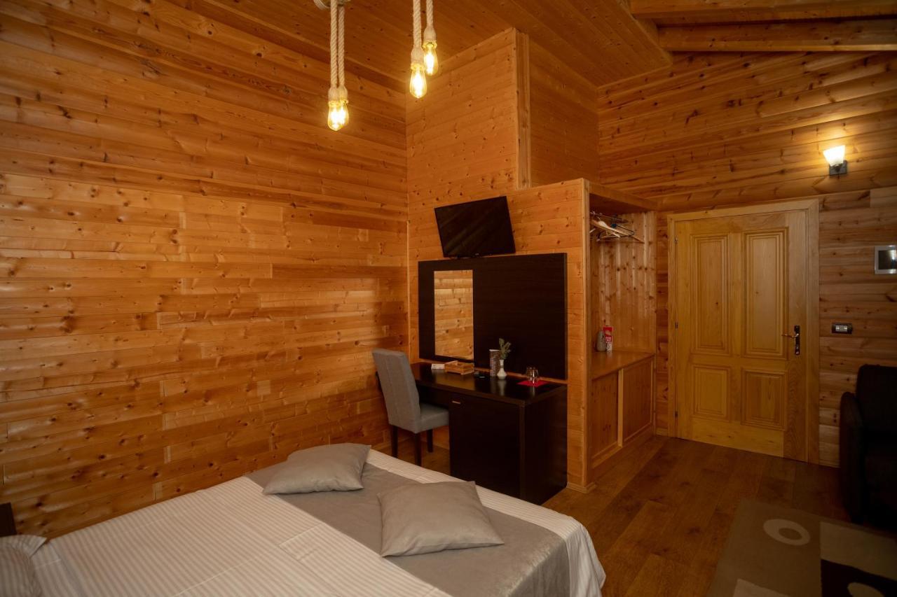 Hotel Shpija E Gjyshit Canaj Bagian luar foto