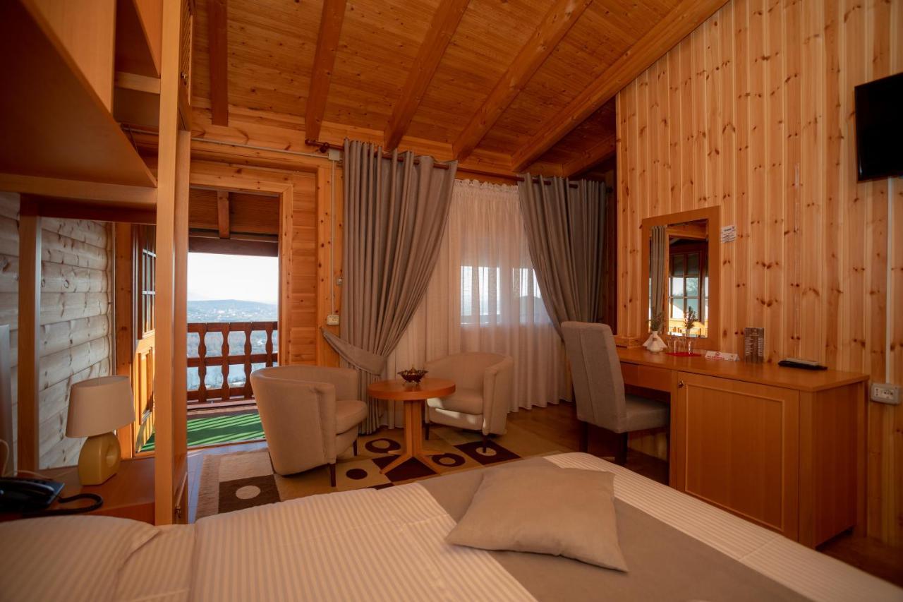 Hotel Shpija E Gjyshit Canaj Bagian luar foto