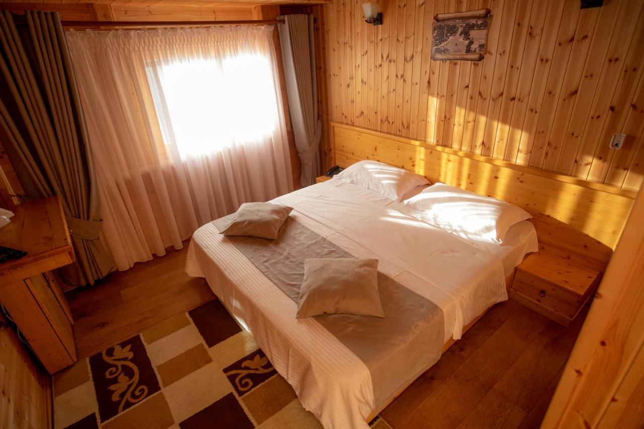 Hotel Shpija E Gjyshit Canaj Bagian luar foto