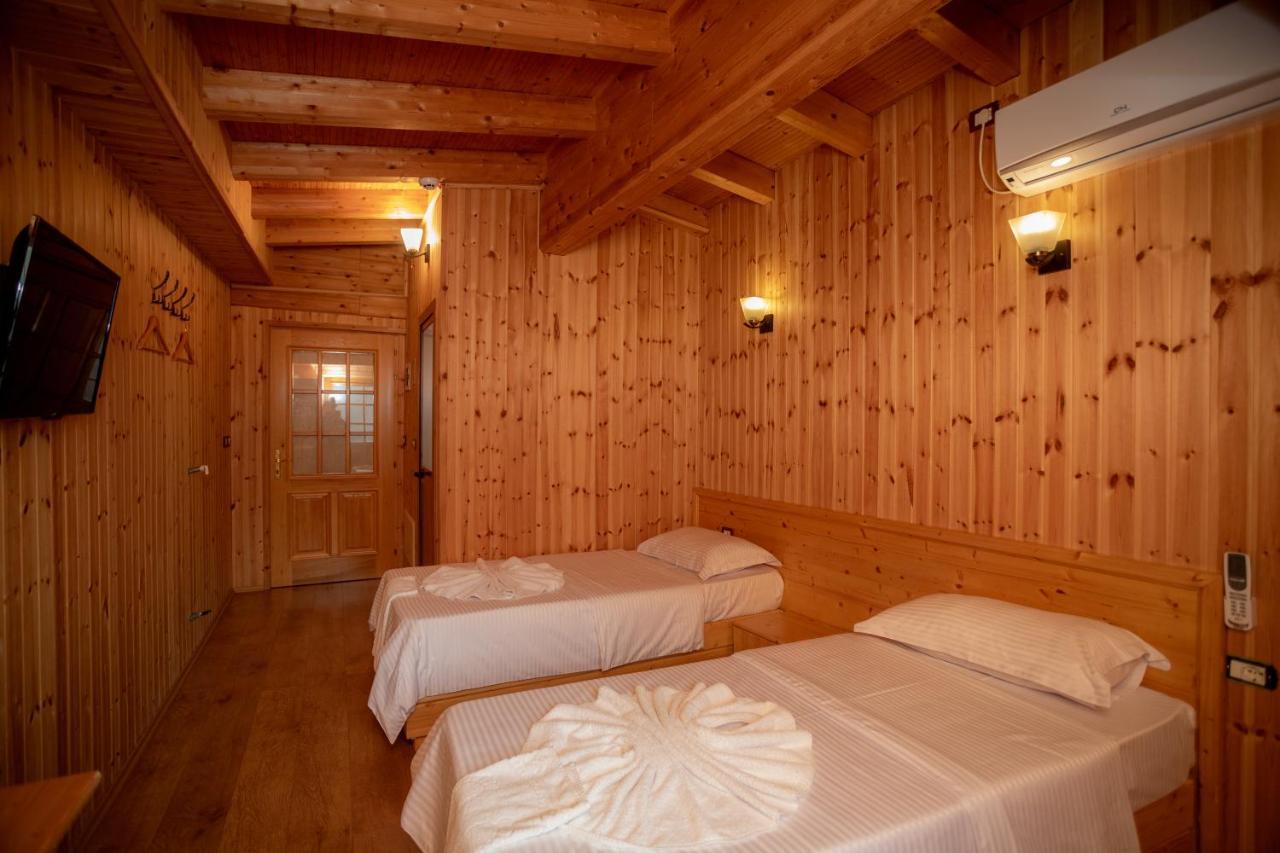 Hotel Shpija E Gjyshit Canaj Bagian luar foto