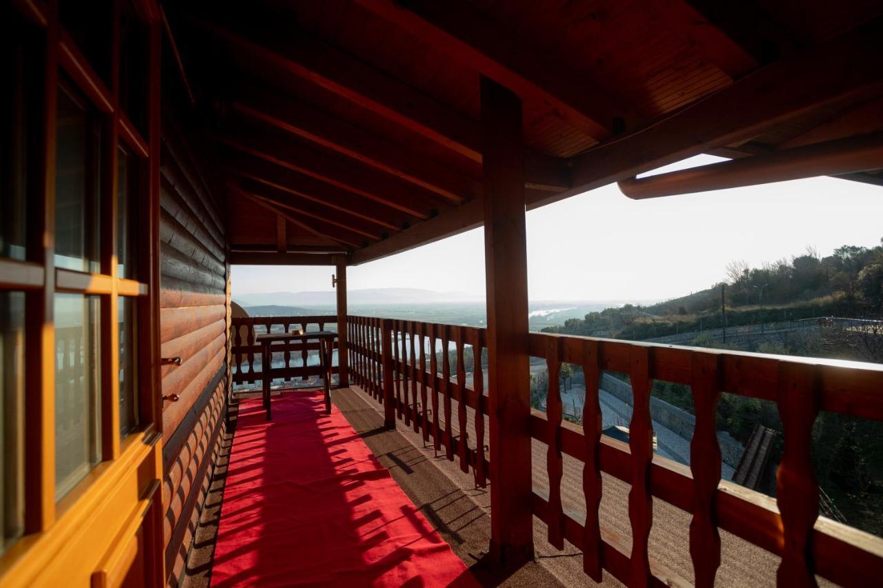 Hotel Shpija E Gjyshit Canaj Bagian luar foto