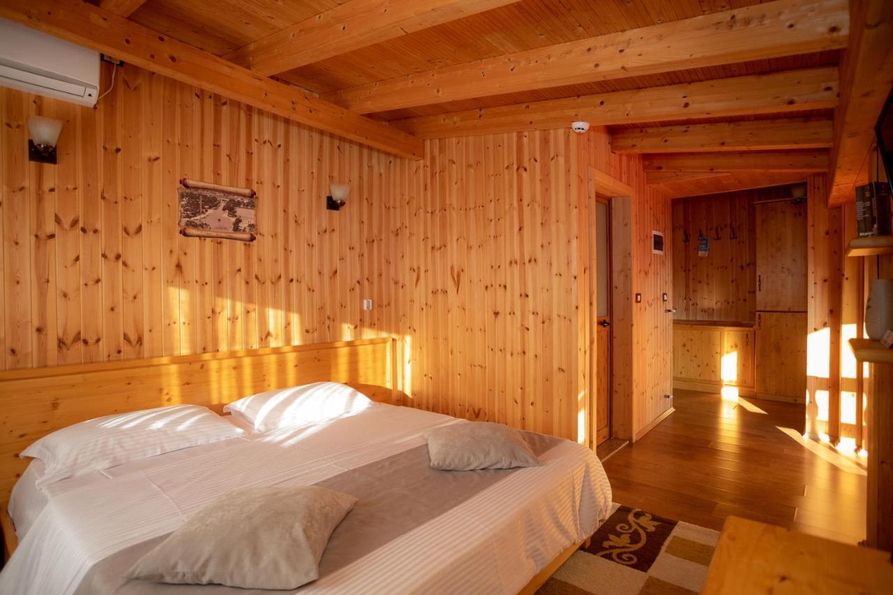 Hotel Shpija E Gjyshit Canaj Bagian luar foto