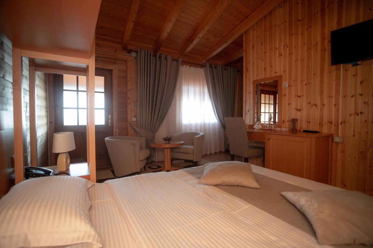 Hotel Shpija E Gjyshit Canaj Bagian luar foto