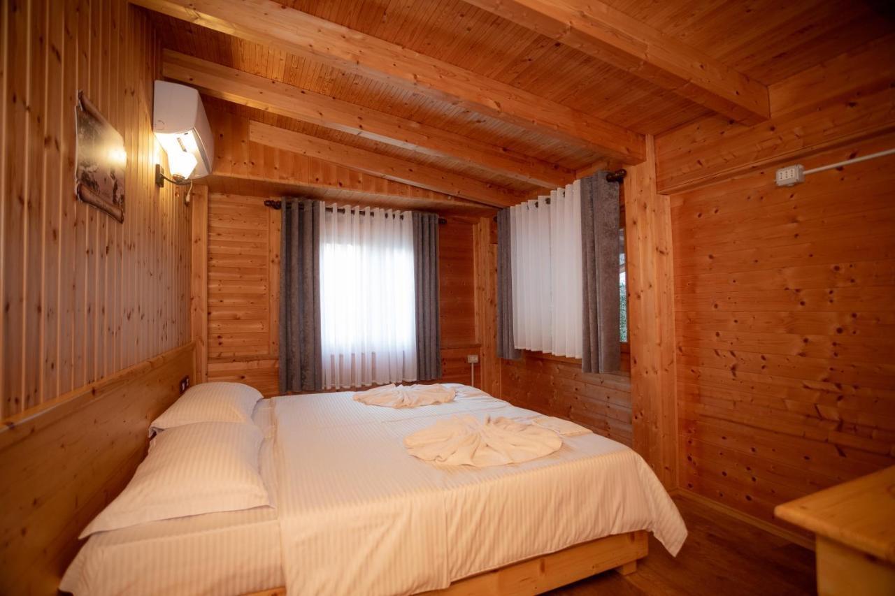 Hotel Shpija E Gjyshit Canaj Bagian luar foto