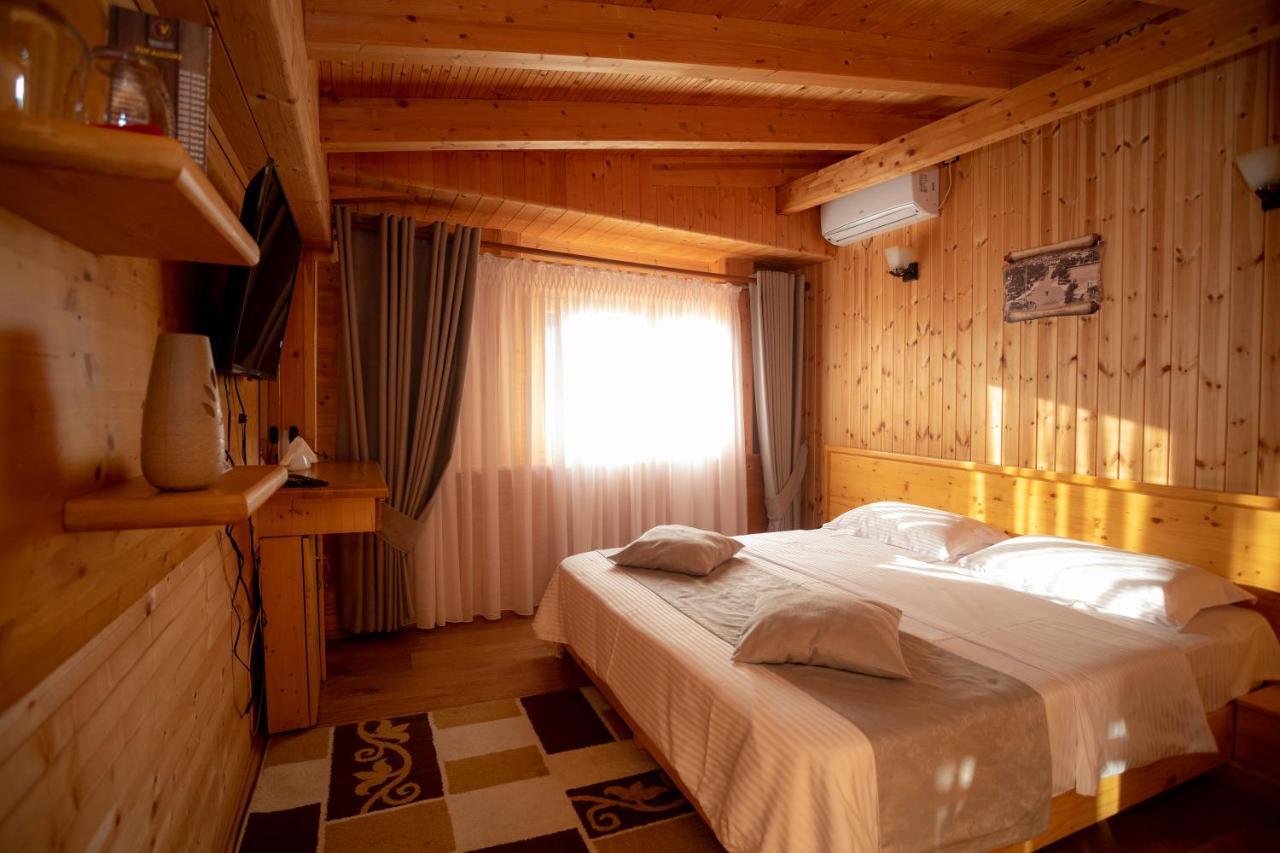 Hotel Shpija E Gjyshit Canaj Bagian luar foto