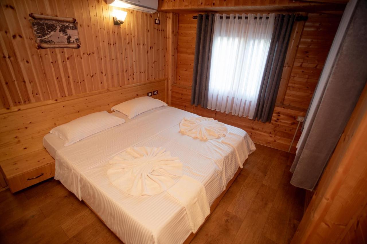 Hotel Shpija E Gjyshit Canaj Bagian luar foto