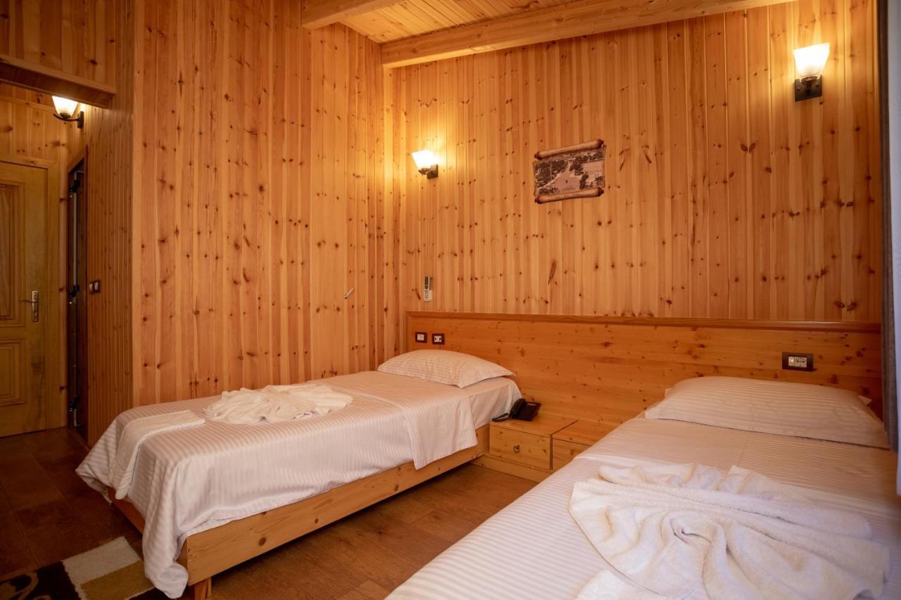 Hotel Shpija E Gjyshit Canaj Bagian luar foto