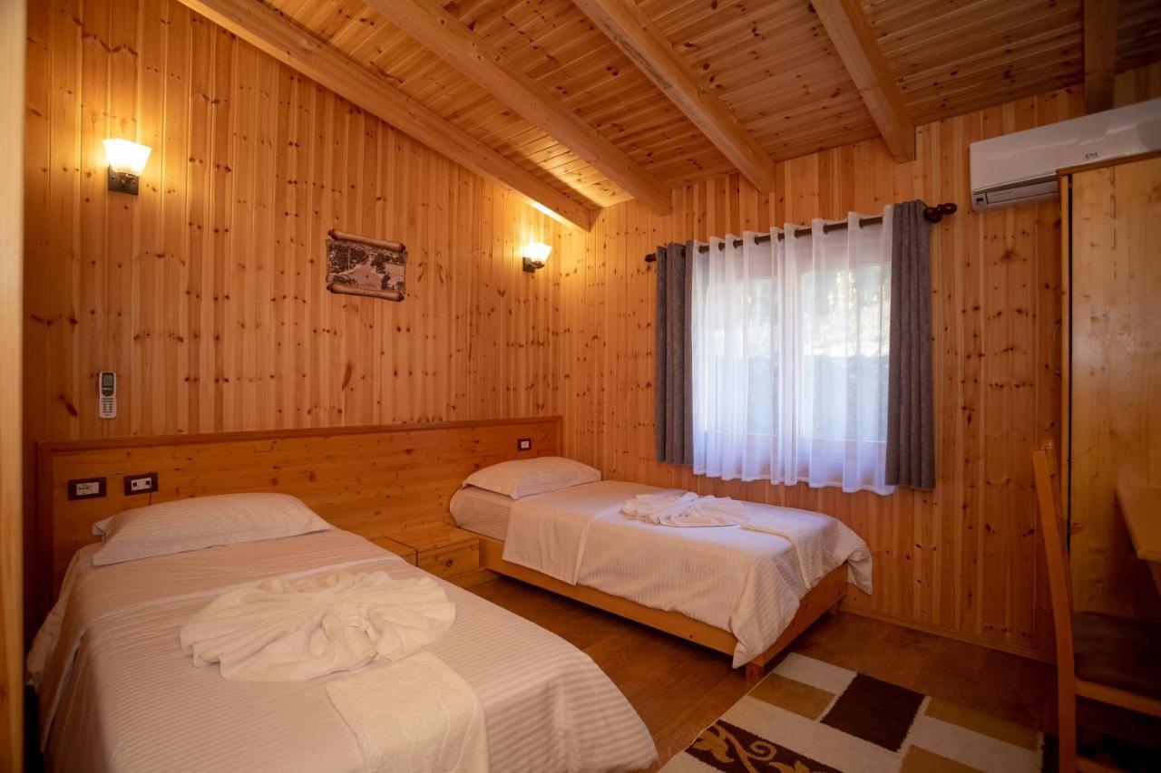 Hotel Shpija E Gjyshit Canaj Bagian luar foto